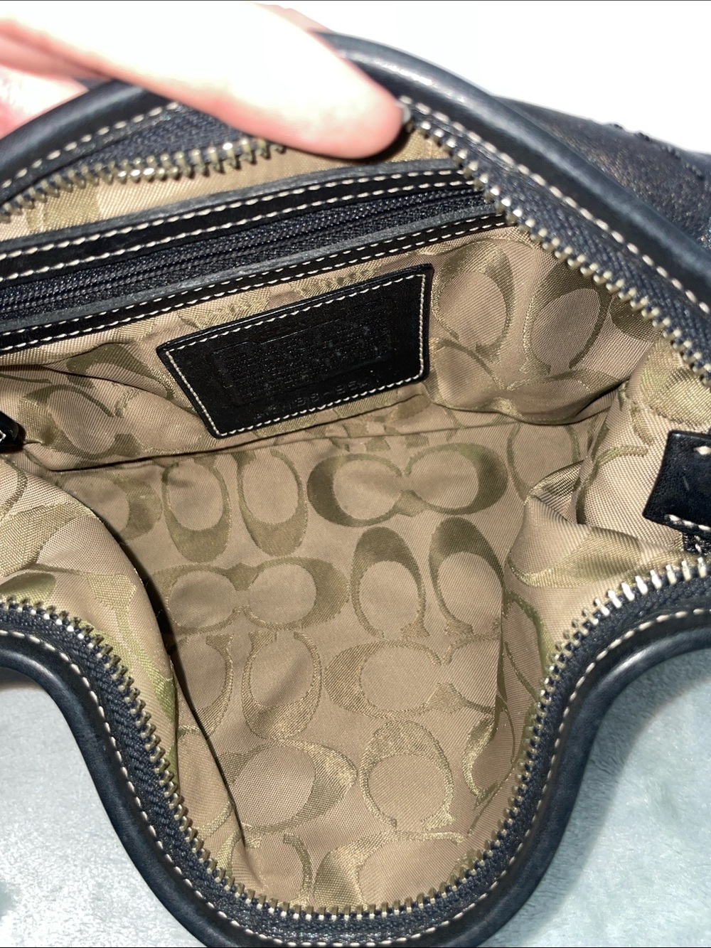 Vintage Coach ‘Soho’ Mini Hobo - Picture 8 of 11